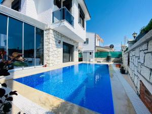 Ozel Havuzlu Villa F Çelik Villalari