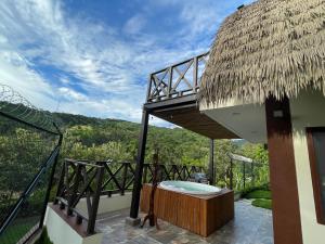 Tropical paradise, deluxe duplex cabin