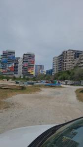 Garsoniera langa mare