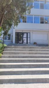 Garsoniera langa mare