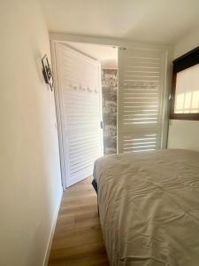 Beautiful Private rooftop with sea view 4 people