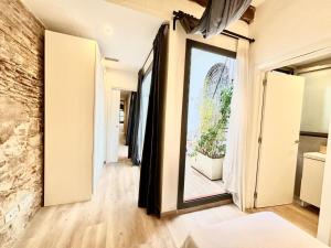 Piso con dos habitaciones con camas dobles y terrazas en el Poblenou