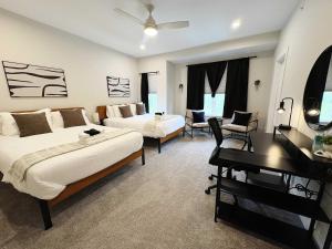 Warrenville Retreat 4BR 3 Bath Townhouse - WV2