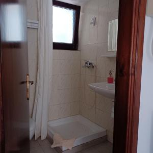 Atzanou Rooms