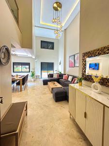 Menara Prestige Duplex 4BR with Pool Access