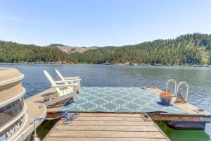 Private Hot Tub: Deer Lake Home w Dock Access!