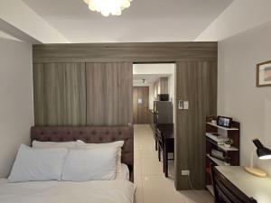 1BR Condotel with Balcony at FAME Residences #FM21-1