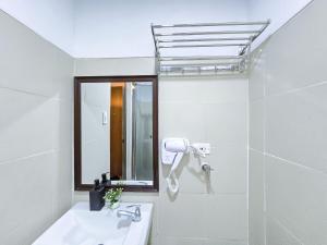 1BR Condotel with Balcony at FAME Residences #FM23-1