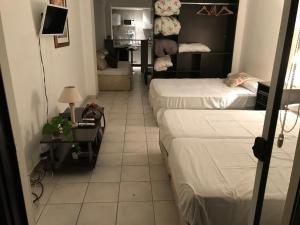 Alquiler por dia av Corrientes 6116 ambiente grande a pasos Movistar Arena y rural 1 2 3 4 y 5 personas Wifi Cocheras Solicitamos SEÑA - Апартаменты/квартиры, Буэнос-Айрес