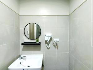 1BR Condotel with Balcony at FAME Residences #FM24-1