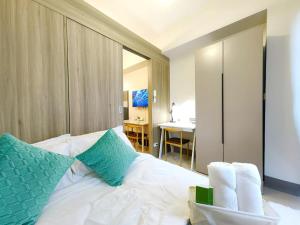 1BR Condotel with Balcony at FAME Residences #FM24-1