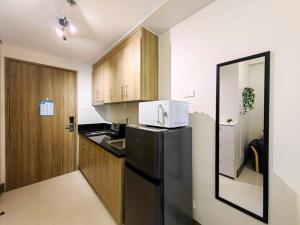 1BR Condotel with Balcony at FAME Residences #FM24-1