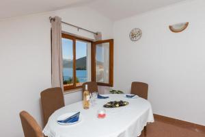 Comfort One Bedroom Apartment with Balcony and Sea View VELIKI