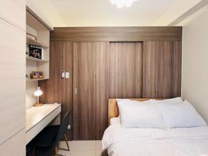 1BR Condotel with Balcony at FAME Residences #FM25-1