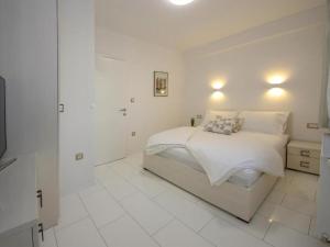 Villa Gabriel - Three Bedroom Villa with Outdoor Pool