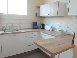 Appartement face plage au centre des Sables-dOlonne, 2 chambres, garage - FR-1-331-97