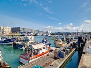 Maison rénovée T3 au calme, proche plage, marché et commodités, avec cour et Wifi inclus - FR-1-331-222