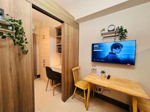 1BR Condotel with Balcony at FAME Residences #FM27-1