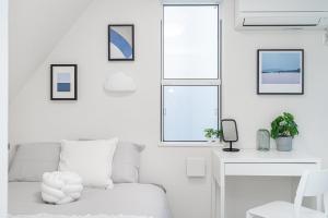 Subway Higashi Shinjuku Station by 5 mins walk Designers Apart ment