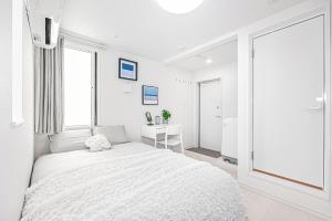 Subway Higashi Shinjuku Station by 5 mins walk Designers Apart ment