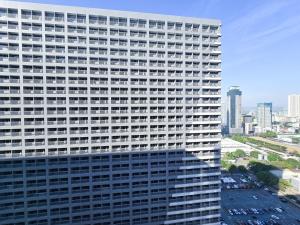 1BR Condotel with Balcony at FAME Residences #FM29-1