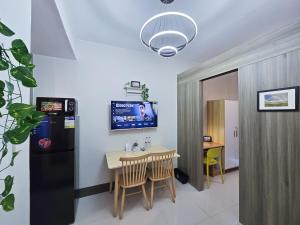 1BR Condotel with Balcony at FAME Residences #FM29-1