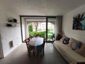 Appartement avec piscine, parking proche plage - FR-1-837-19