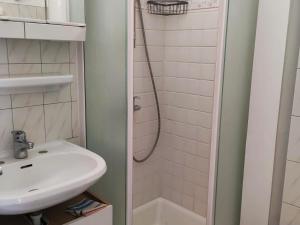 Appartement avec piscine, parking proche plage - FR-1-837-19