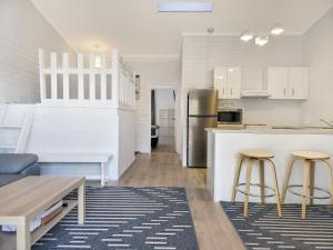Alpha 9 - Central 3BR Apt l Ski Storage l Smart TVs l WiFi - By HappyHosts