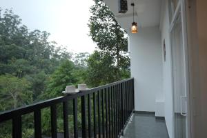 Elenji Merry Woods Resort, Munnar