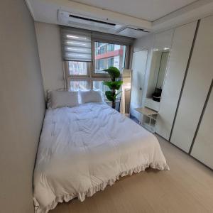 1 min to Sinnonhyeon Cute and Cozy House# Netflix