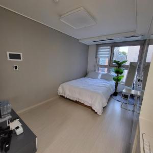 Gangnam Central House, Just 1 Min from Sinnonhyeon Stn