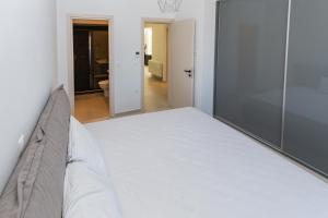 Rhodes Central Flat