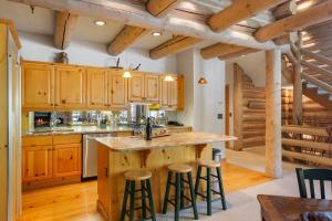 Pine Inn At Trails End Lodge - Three Bedroom Residence With Spa #3