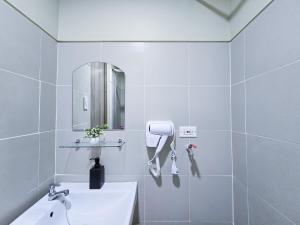 1BR Condotel with Balcony at FAME Residences #FM30-1