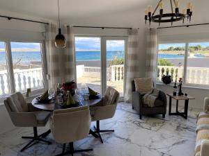 Azure Retreat- Boutique Seaside Villa & Guest Suite