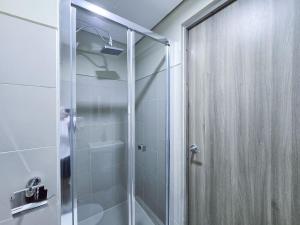 1BR Condotel with Balcony at FAME Residences #FM31-1