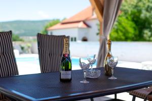 Baroque art with Pool Sauna Gym