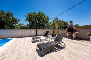 Baroque art with Pool Sauna Gym