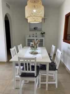 Apartamento con piscina y terraza muy cerca de la playa