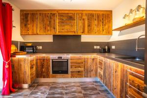 Appartements 3 bed apt,central location, parking, garden, 6 pax : photos des chambres