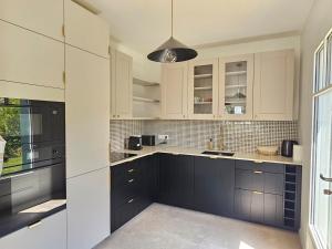 Beautiful family home, 4 bedrooms, 3 bathrooms, quiet, lovely place