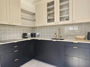 Beautiful family home, 4 bedrooms, 3 bathrooms, quiet, lovely place