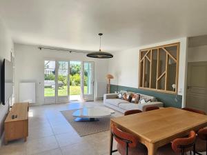 Beautiful family home, 4 bedrooms, 3 bathrooms, quiet, lovely place