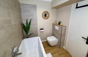 Appartements Maison avec garage au coeur d-Orange : photos des chambres