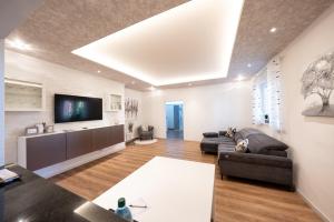 Ring48 City Living - modernes Wohnen mit Wohlfühlambiente mitten im Stadtzentrum - vollausgestattete Küche, Bad mit Duschbadewanne, Parkplatz