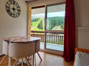 Appartements L- Eclat des Sommets en face et aux pieds des pistes : photos des chambres