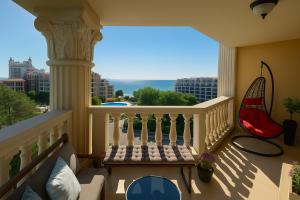 Stylish Sea View Apartment 3 Min to Beach Balcony & Comfort