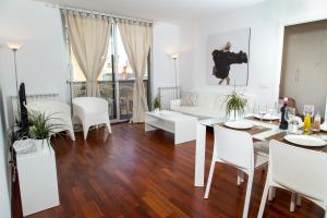 Two-Bedroom Apartment with Balcony - Penthouse room in Glasir Apartments Barcelona
