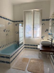 VILLA PROCHE de la PLAGE, VUE MER avec PARKING